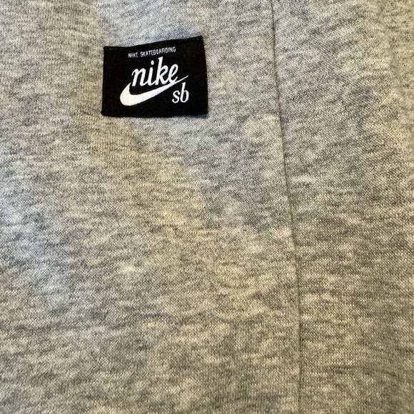 Nike SB x NBA Grey Hoodie - Picture 3 of 8